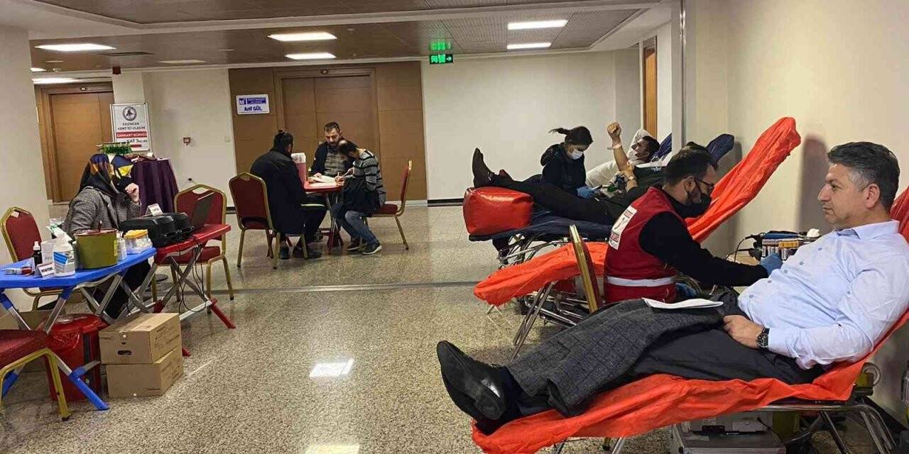 Avukatlar kan bağışında bulundu