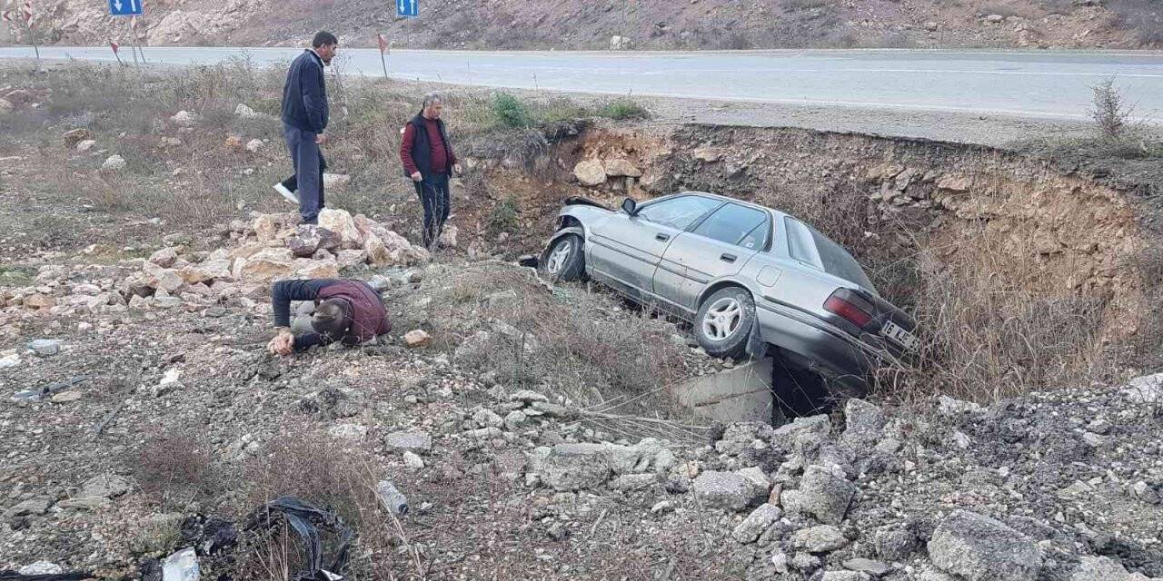 Kontrolden çıkan otomobil kanala uçtu