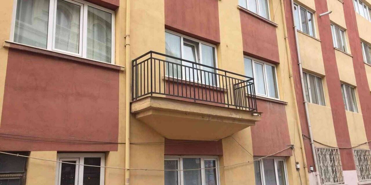 Balkonu yapıp kapıyı unuttular