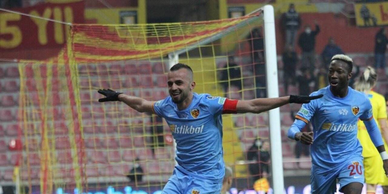 İlhan Parlak ilk golünü attı