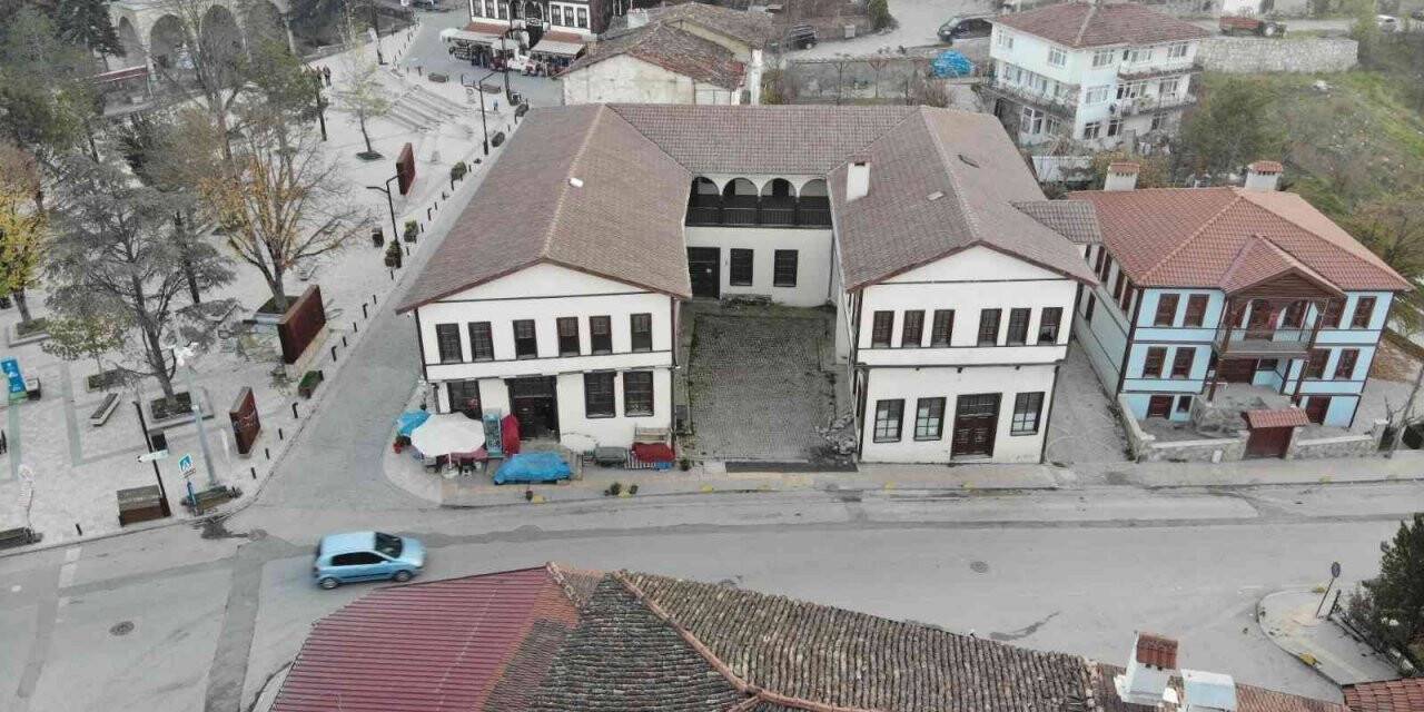 ’Sakin Şehrin’ Hacı Atıf Hanı, 200 yıldır tarihe tanıklık ediyor