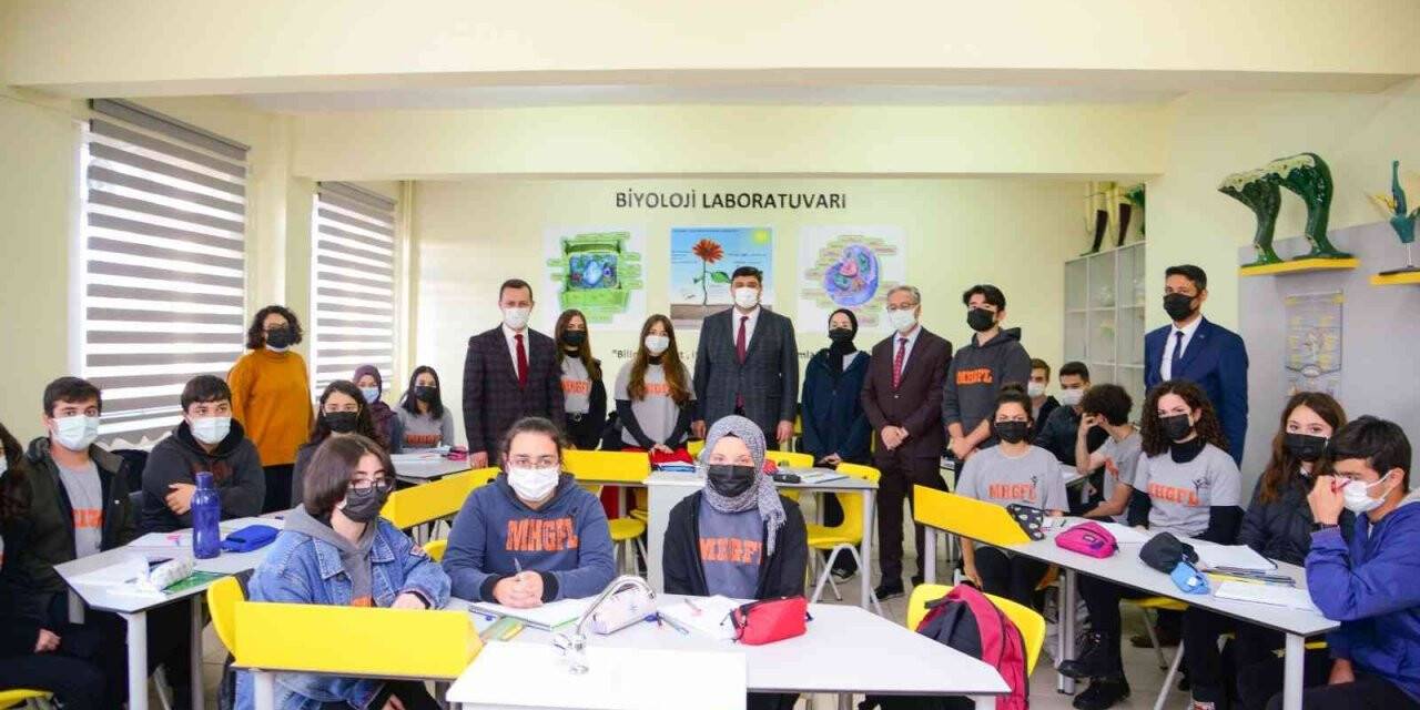 Kahramankazan Belediyesi okul ve öğrencilere destek olmaya devam ediyor