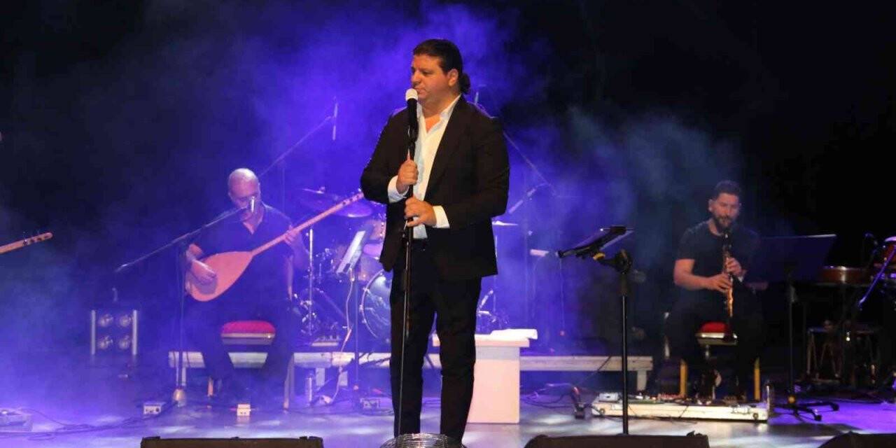 Ünlü şarkıcı Kubat, öğretmenler için söyledi