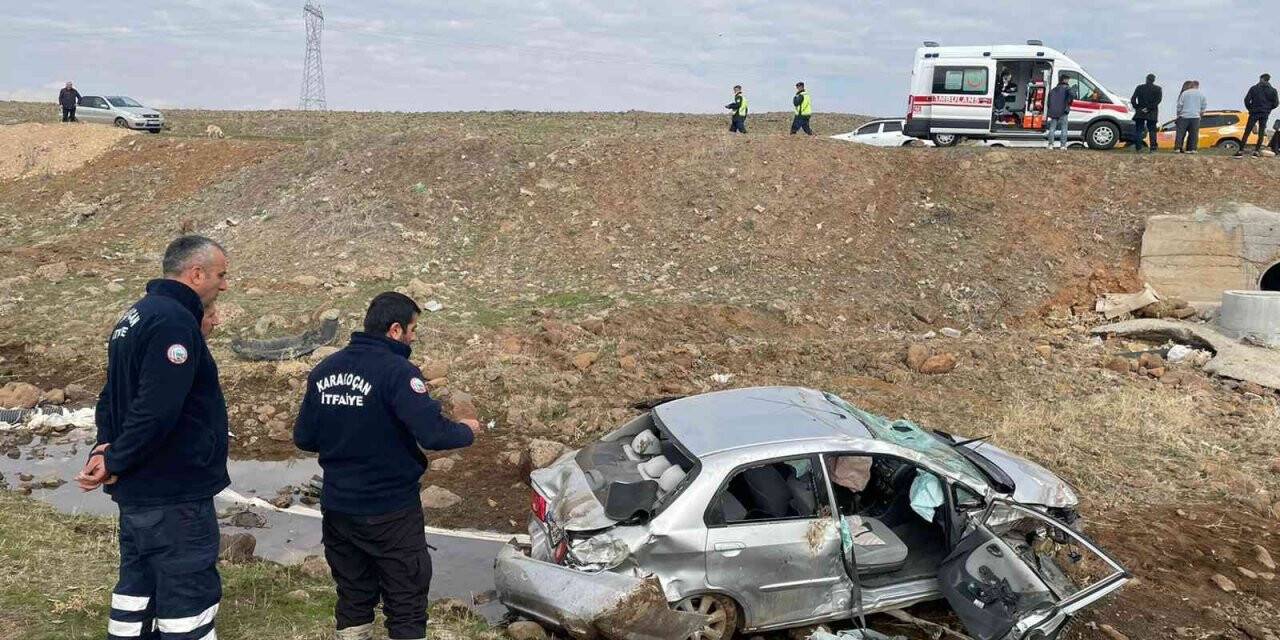 Şarampole yuvarlanan otomobil hurdaya döndü: 2 yaralı