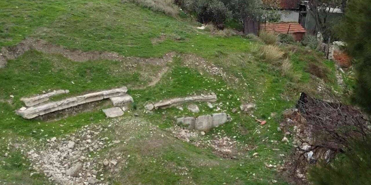 Anadolu’nun bilinen en eski taş tiyatrosu gün yüzüne çıkmayı bekliyor