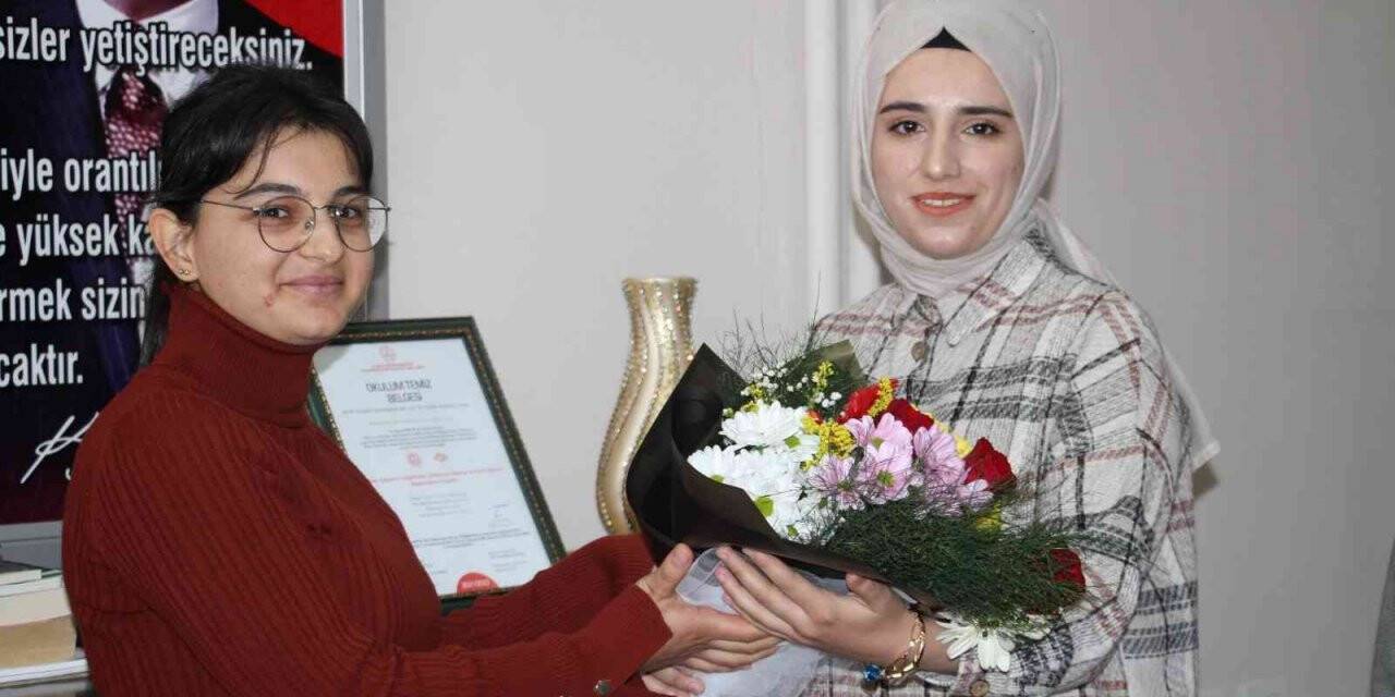 Elazığ’da görev yapan en genç ve en tecrübeli öğretmene anlamlı ziyaret