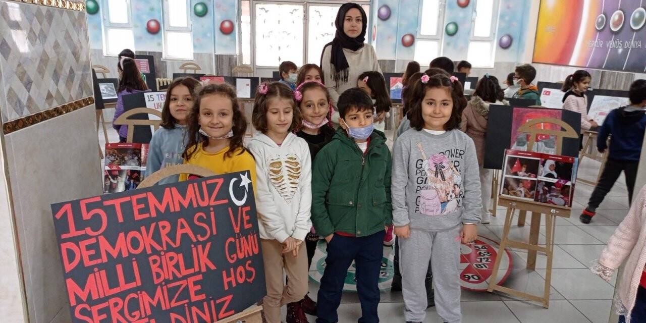 Batman’da ilkokul öğrencileri adına 15 Temmuz fotoğraf sergisi açıldı
