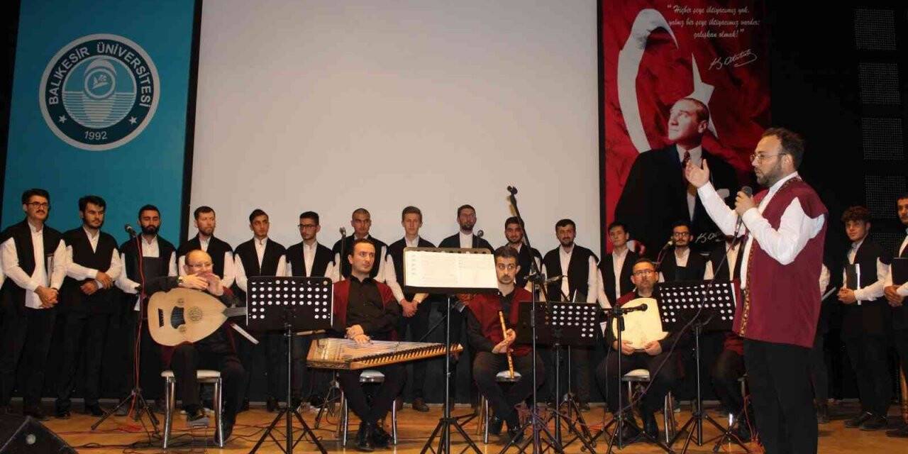 Balıkesir İlahiyat Fakültesi Türk Tasavvuf Müziği Topluluğu ilk konserini verdi