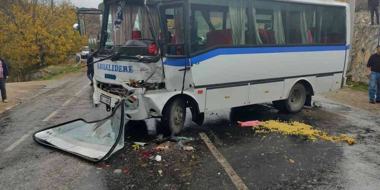 İşçi servisi ile kamyon çarpıştı: 7 yaralı
