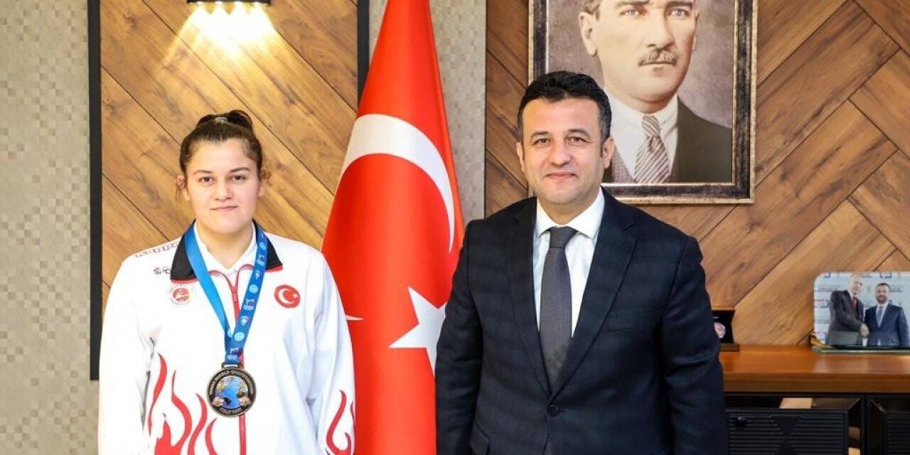 Başkan Doğan’dan dünya üçüncüsü Beyza’ya tebrik