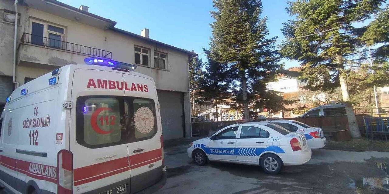 Yaşlı adam evinde ölü bulundu