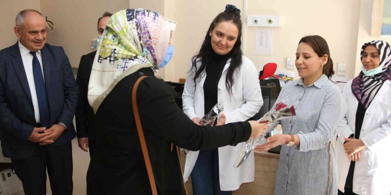 Başkan Öztürk ’Diş Hekimleri Gününü’ kutladı