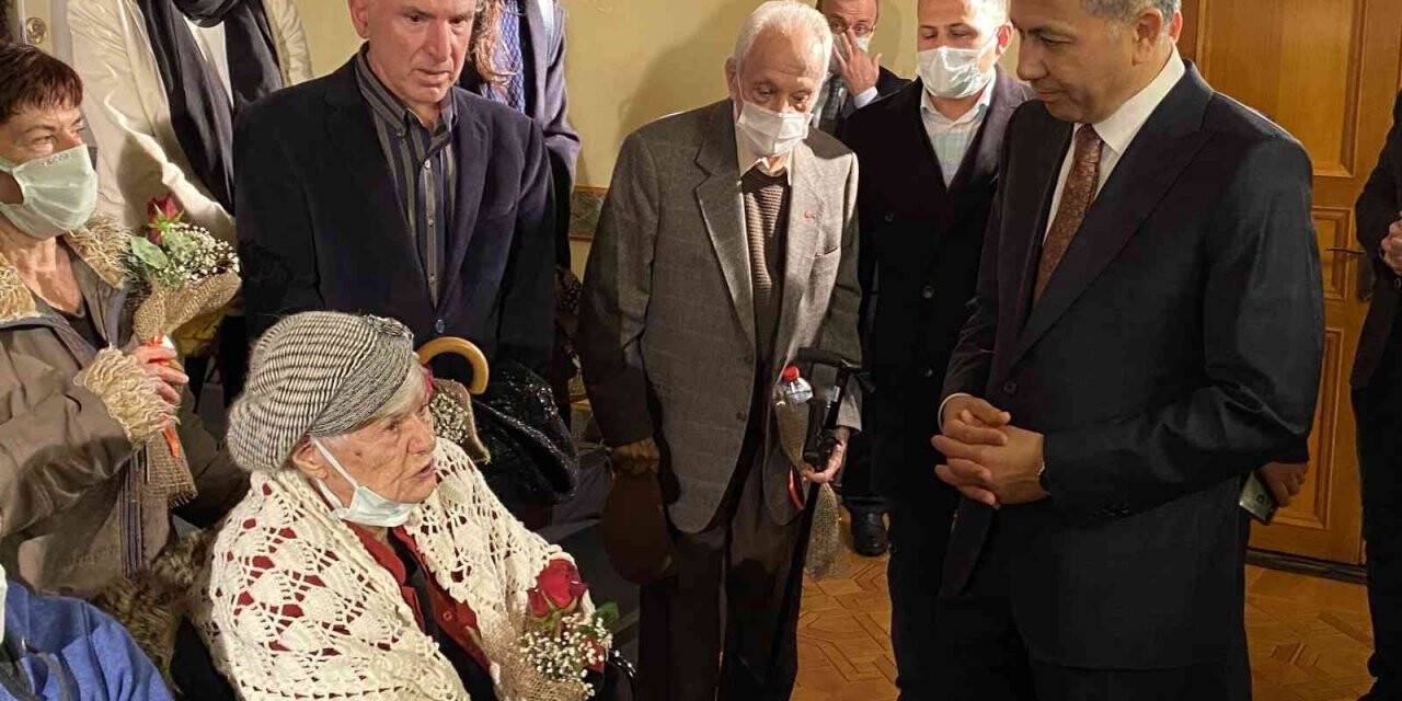 Vali Ali Yerlikaya: "Kıymetli öğretmenlerimiz sizleri seviyoruz"