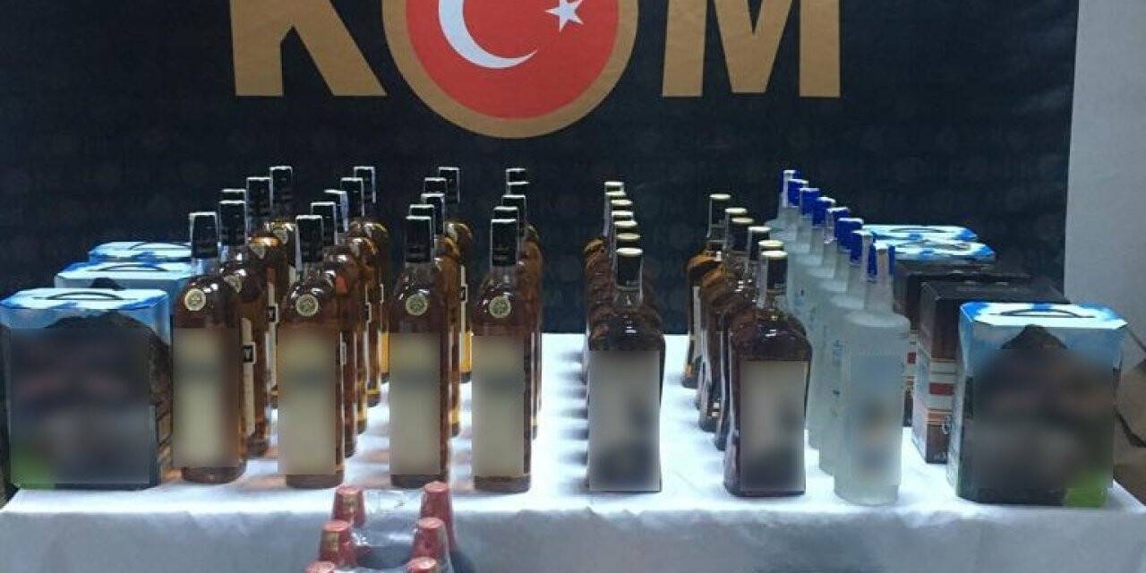 Edirne’de durdurulan otomobilde 82 şişe kaçak içki ele geçirildi