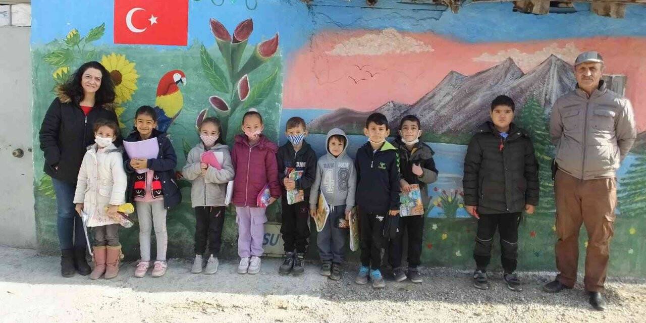 Burhaniyeli öğrenciler resim atölyesini ziyaret etti