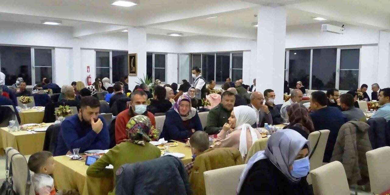 Hisarcık Belediyesi’nden öğretmenlere yemek