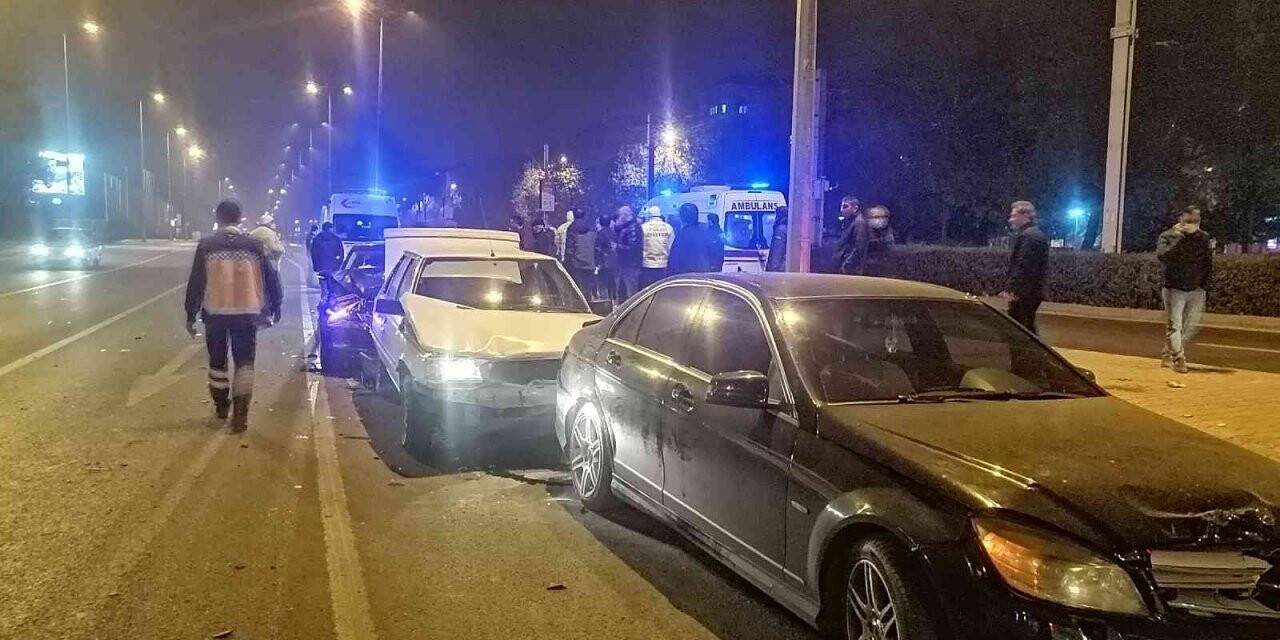 Kayseri’de 5 araçlı zincirleme trafik kazası: 3 yaralı