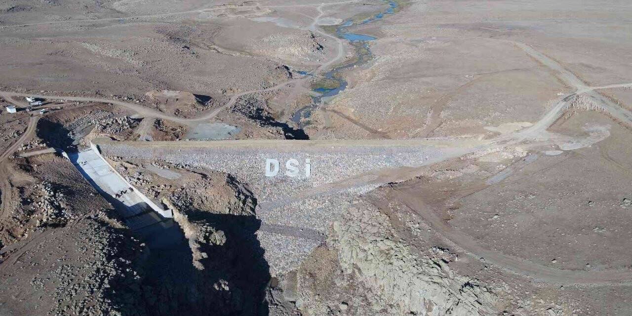 Ağrı Taşlıçay Derecek Barajı’nda çalışmalar aralıksız devam ediyor