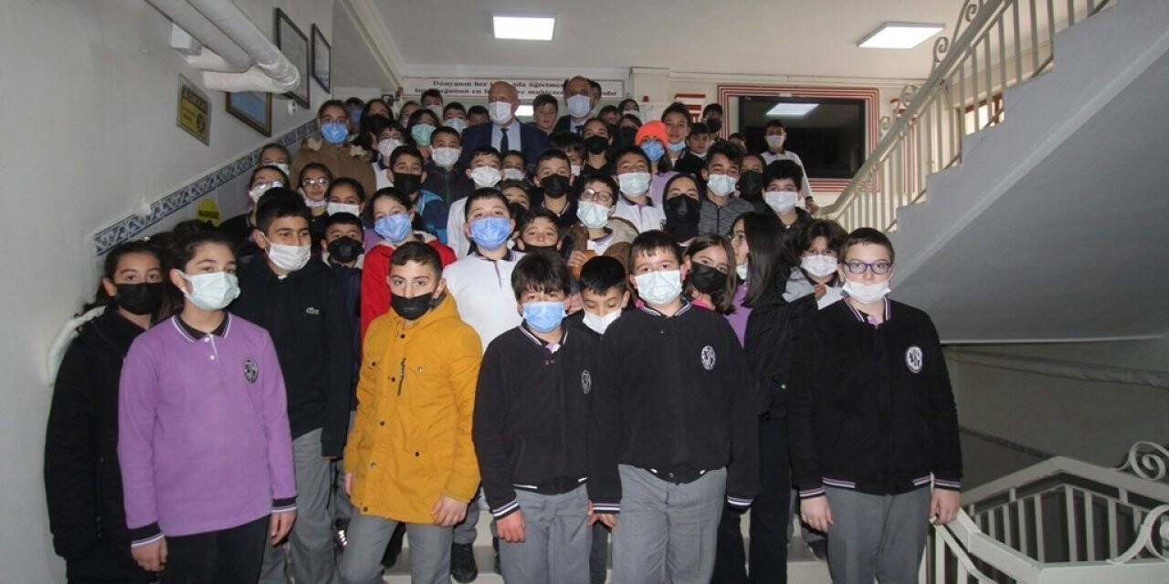 Başkan Pekmezci, öğretmenleri unutmadı