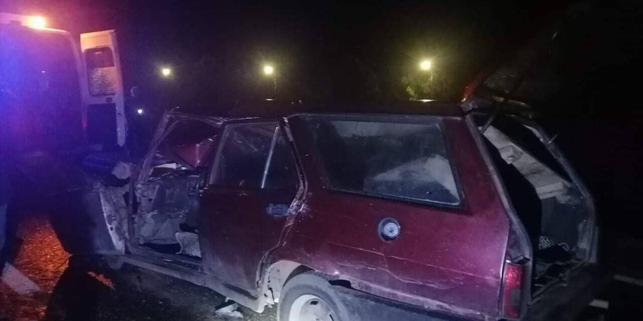 Traktörle çarpışan otomobilin sürücüsü öldü