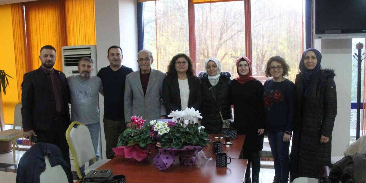 Öğrencileriyle 30 yıl sonra tekrar buluştu