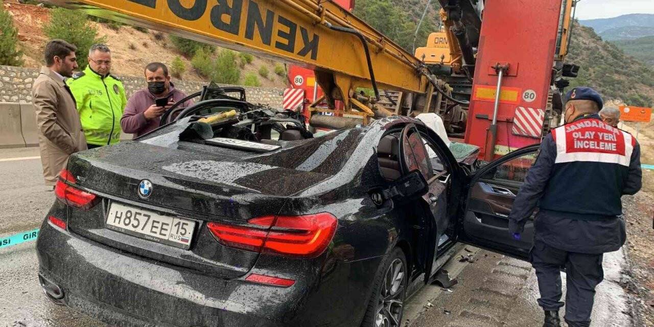 Otomobil tırla çarpıştı: 1 ölü, 1 yaralı