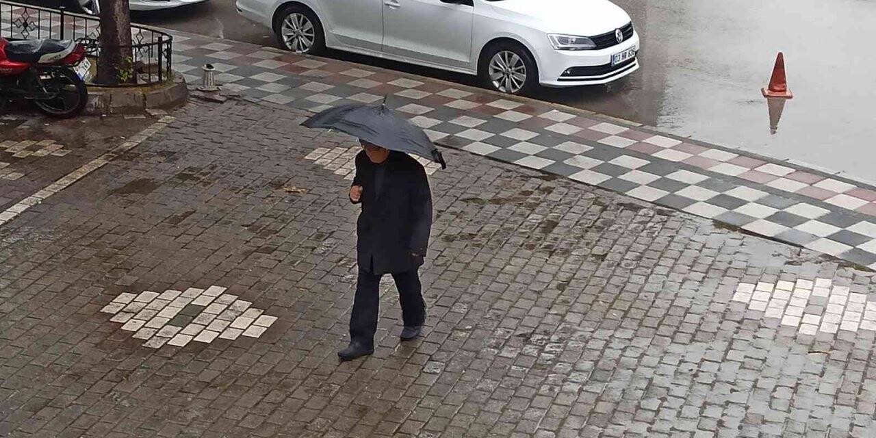 Şuhut’ta sağanak yağış etkisini gösteriyor