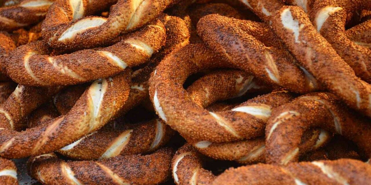 Ekmekten sonra simit de 2,5 TL oldu