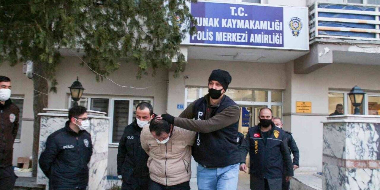Eşiyle ilişkisi olduğunu öğrendiği kişiyi bıçakla öldüren sanığın yargılanmasına başlandı