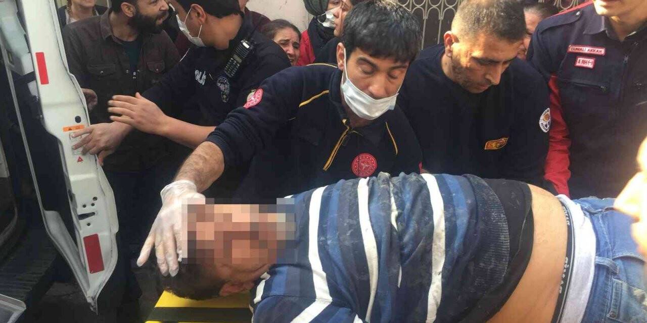 Ölmek isteyen genç yardıma gelen vatandaşın üzerine düşerek kurtuldu