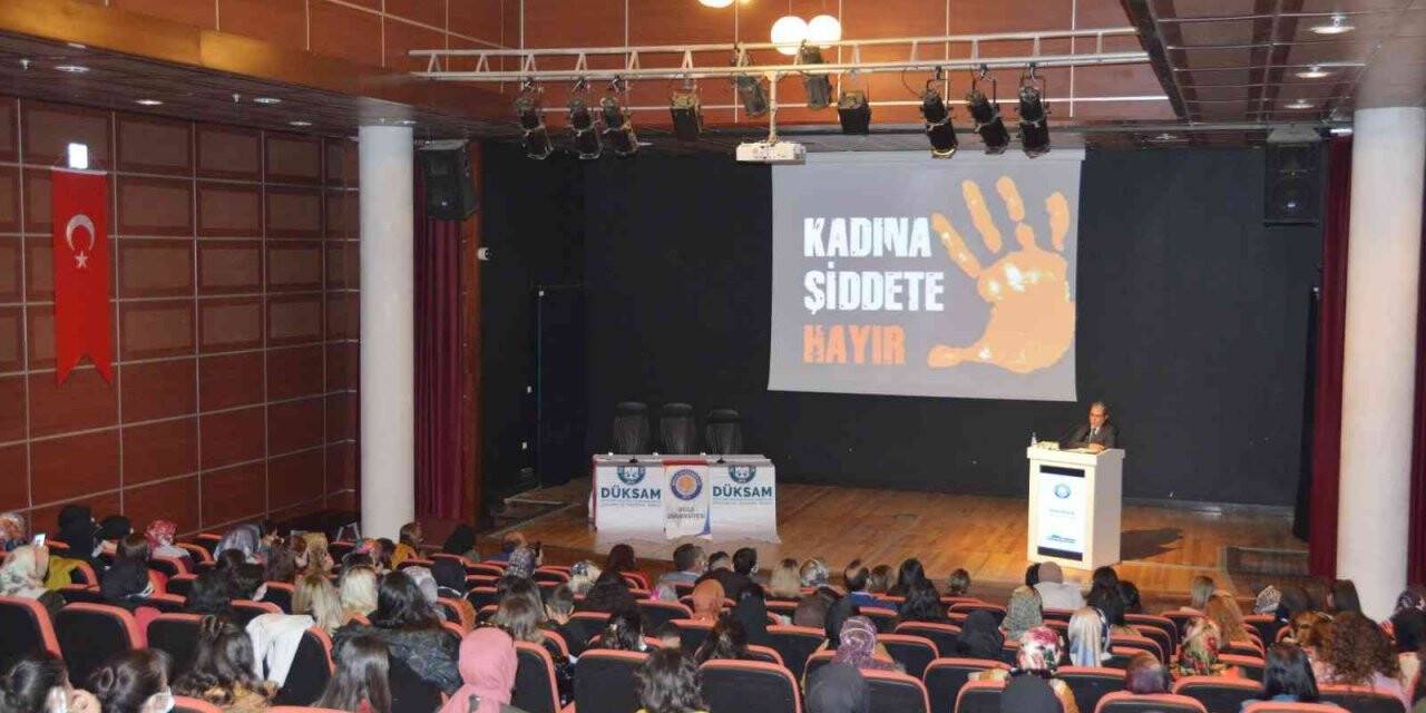 DÜ’de kadına yönelik şiddet ve kadın temalı sergi düzenlendi