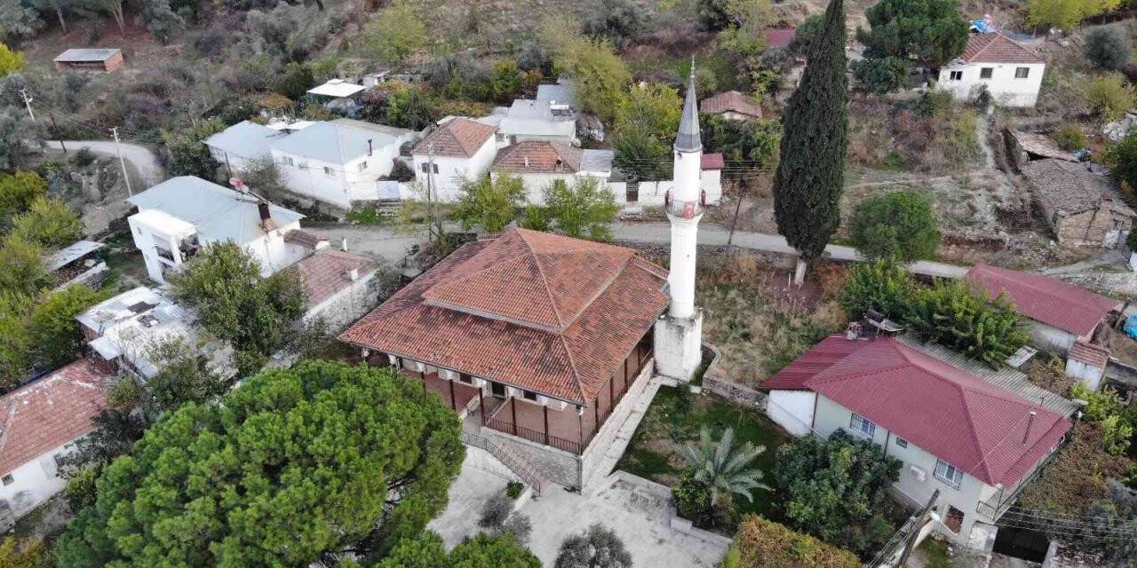 Bu camide 236 yıldır ezan sesi hiç susmadı