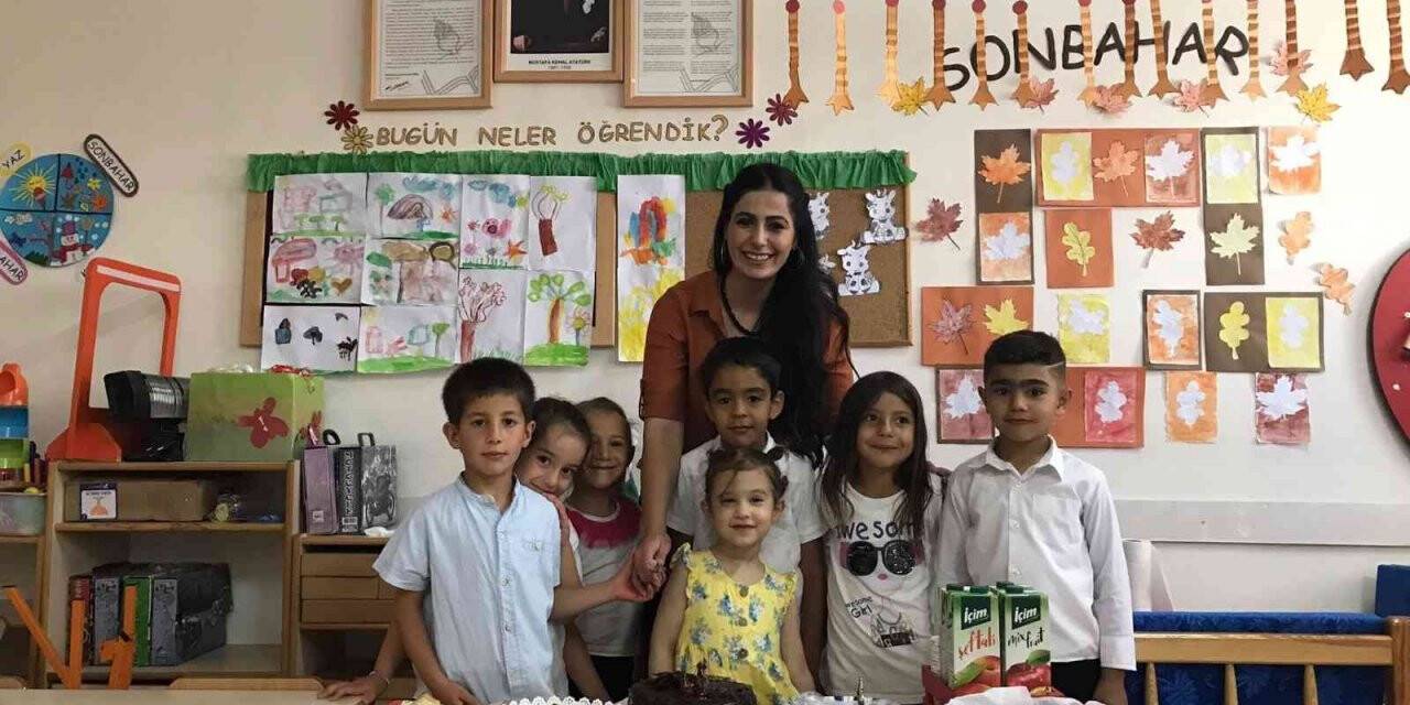 Ağrı’nın “Çalıkuşu” Özlem öğretmeni fedakarlıkla görevini yapıyor