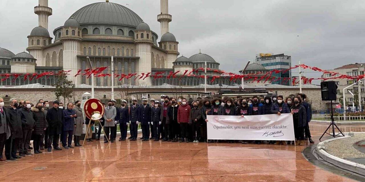 Taksim Cumhuriyet Anıtı’na Öğretmenler Günü kapsamında çelenk bırakıldı