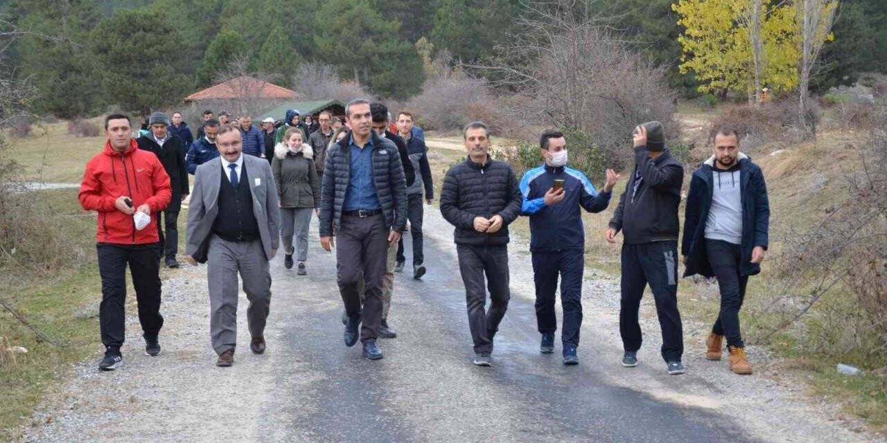 Emet’te öğretmenler doğa yürüyüşünde