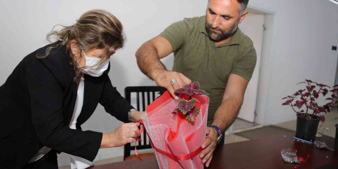 Öğretmenler günü çiçekleri AÜ’den