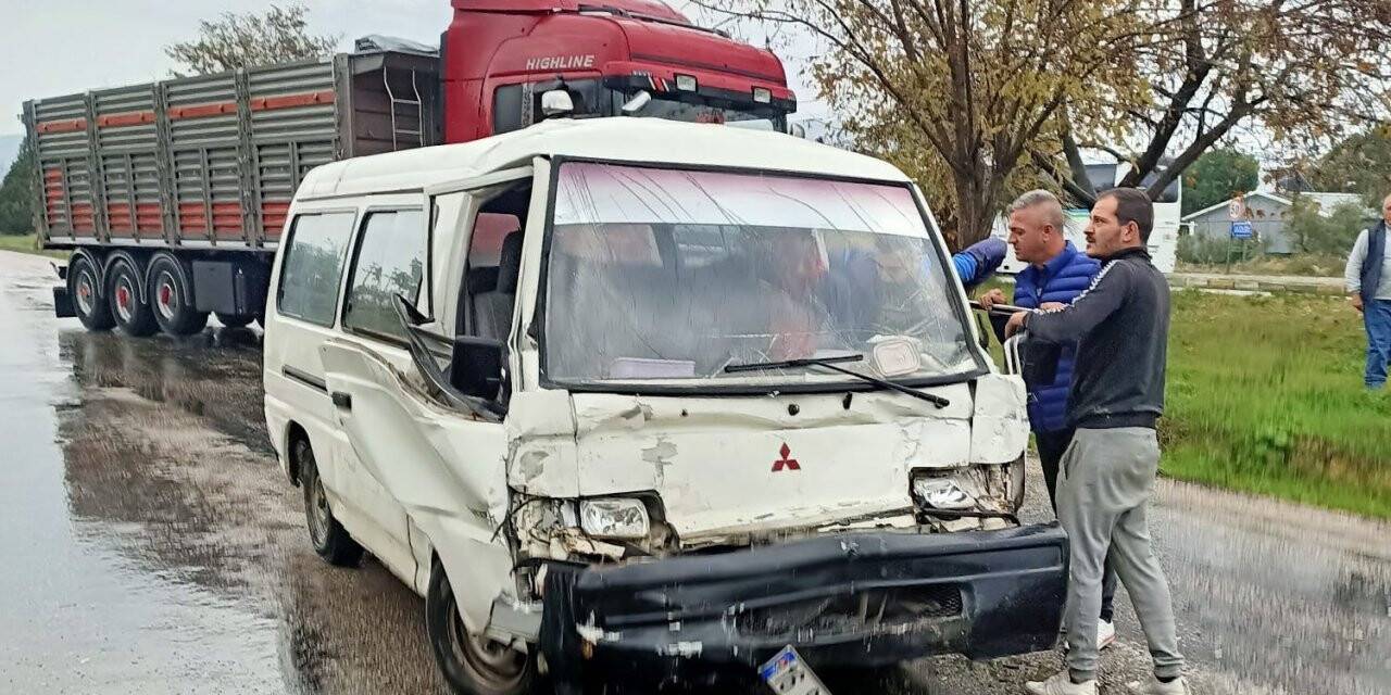 Erdek’te yağışta 4 ayrı trafik kazası meydana geldi