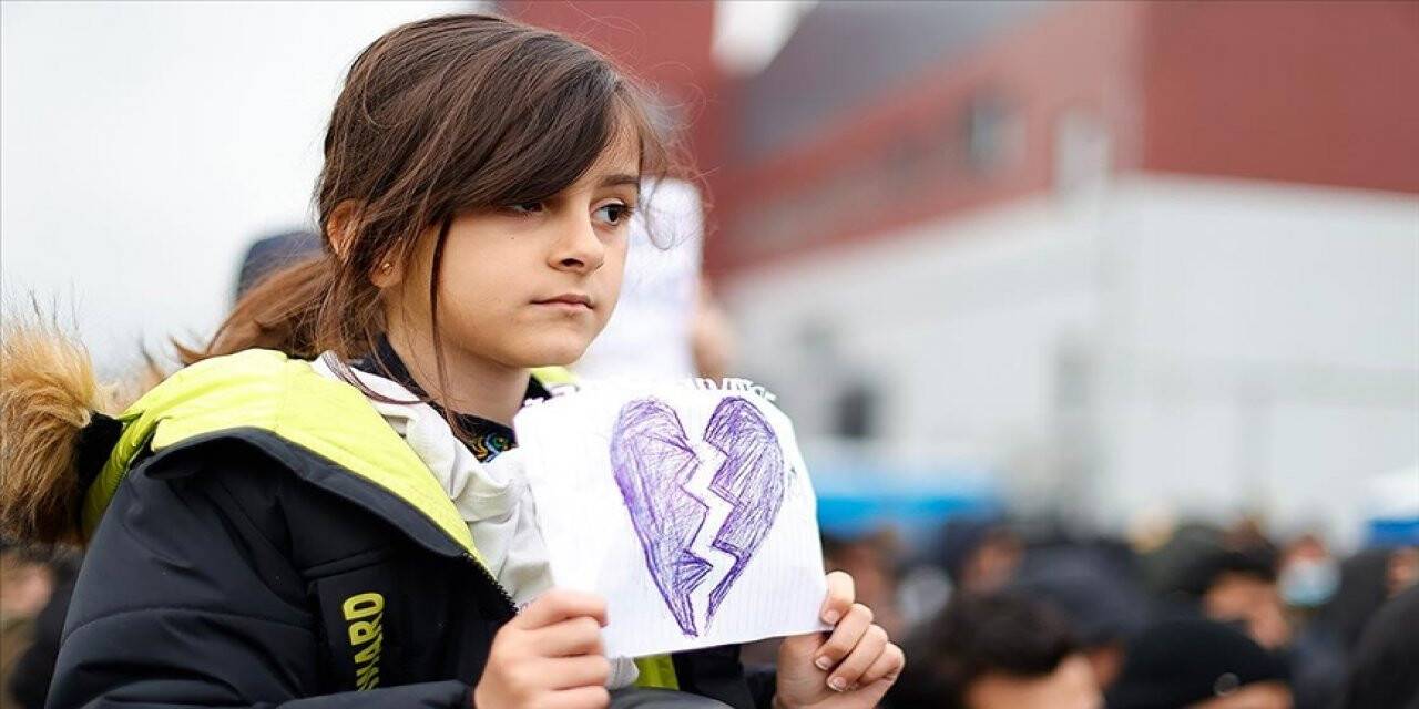 Belarus-Polonya sınırında Avrupa'ya göç yolunda bekleyenler gösteri yaptı