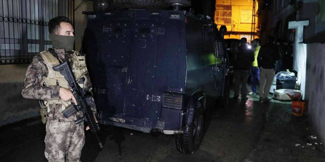 Ayrılan eşlerin aileleri arasında silahlı kavga: 3 yaralı