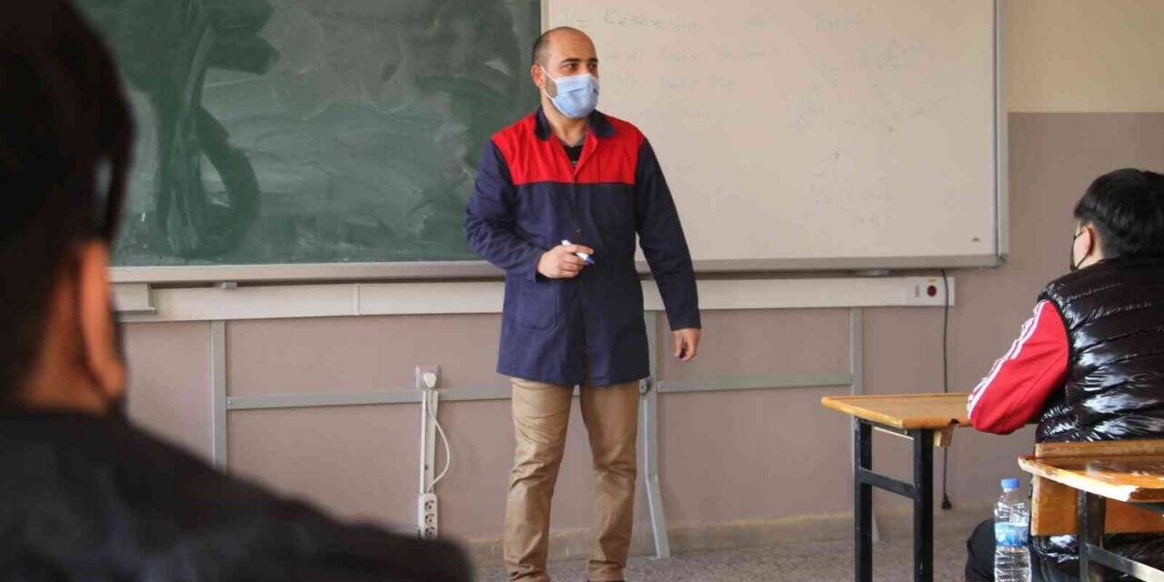 Öğrenim yıllarında dalga geçtiler, o yılmadan çalıştı hayalini kurduğu öğretmenlik mesleğini yapmaya başladı