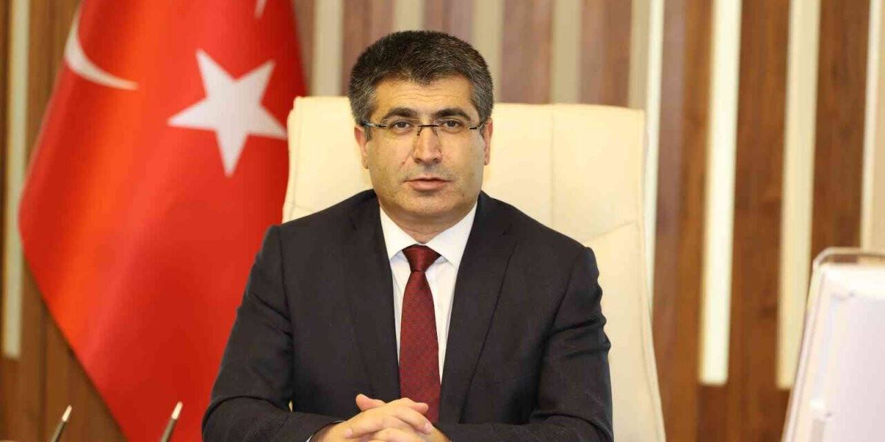 Vali Becel: "Öğretmenlerimiz, gelişmiş ve aydınlık bir Türkiye hedefine ulaşmamızda en büyük güvencemizdir"