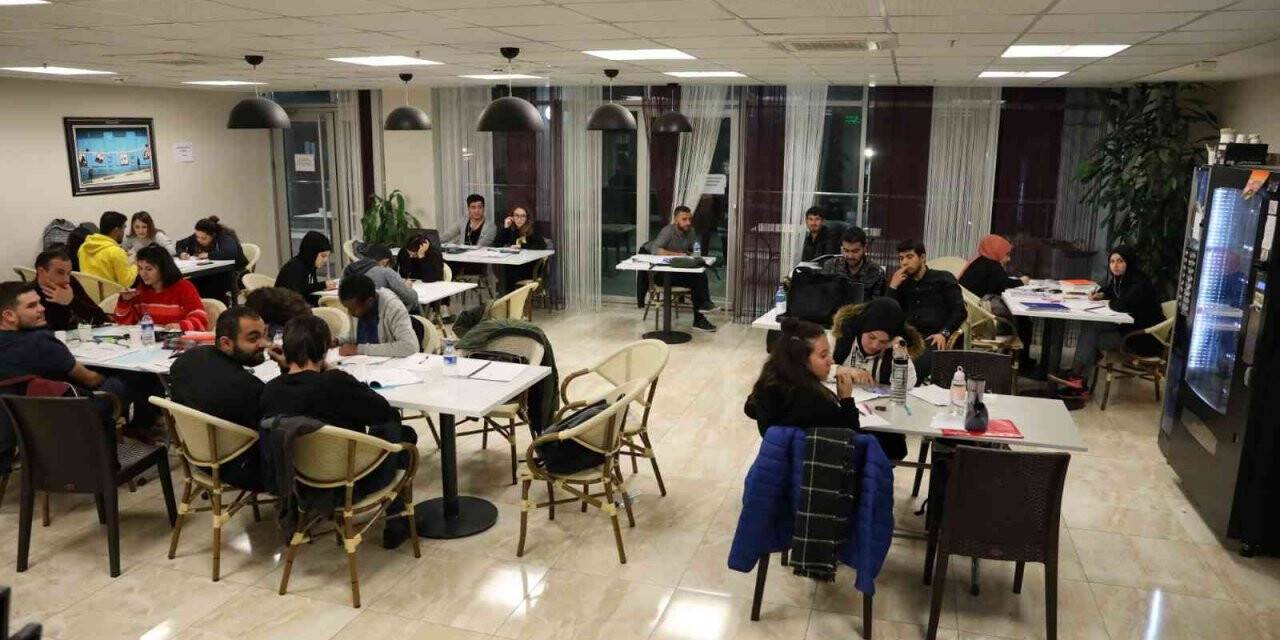 Gençlik merkezinde ‘vize’ mesaisi