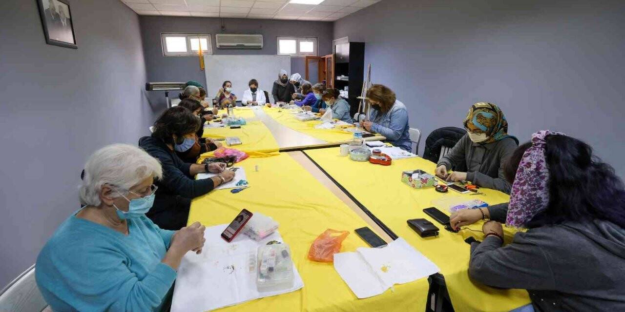 Buca’da açılan kurslara vatandaşlardan yoğun ilgi