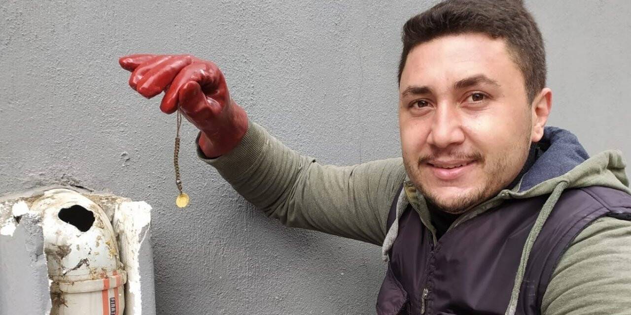 Tıkanan su giderinden altın çıktı
