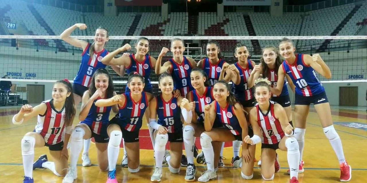 Antalyaspor Genç Kız Voleybol Takımı’ndan farklı galibiyet