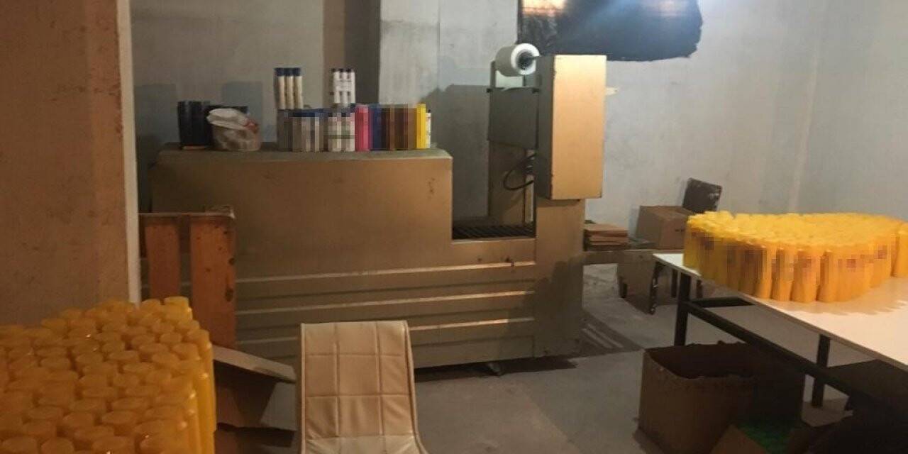 İstanbul’da merdiven altı temizlik imalathanesine baskın: 20 bin sahte şampuan ele geçirildi
