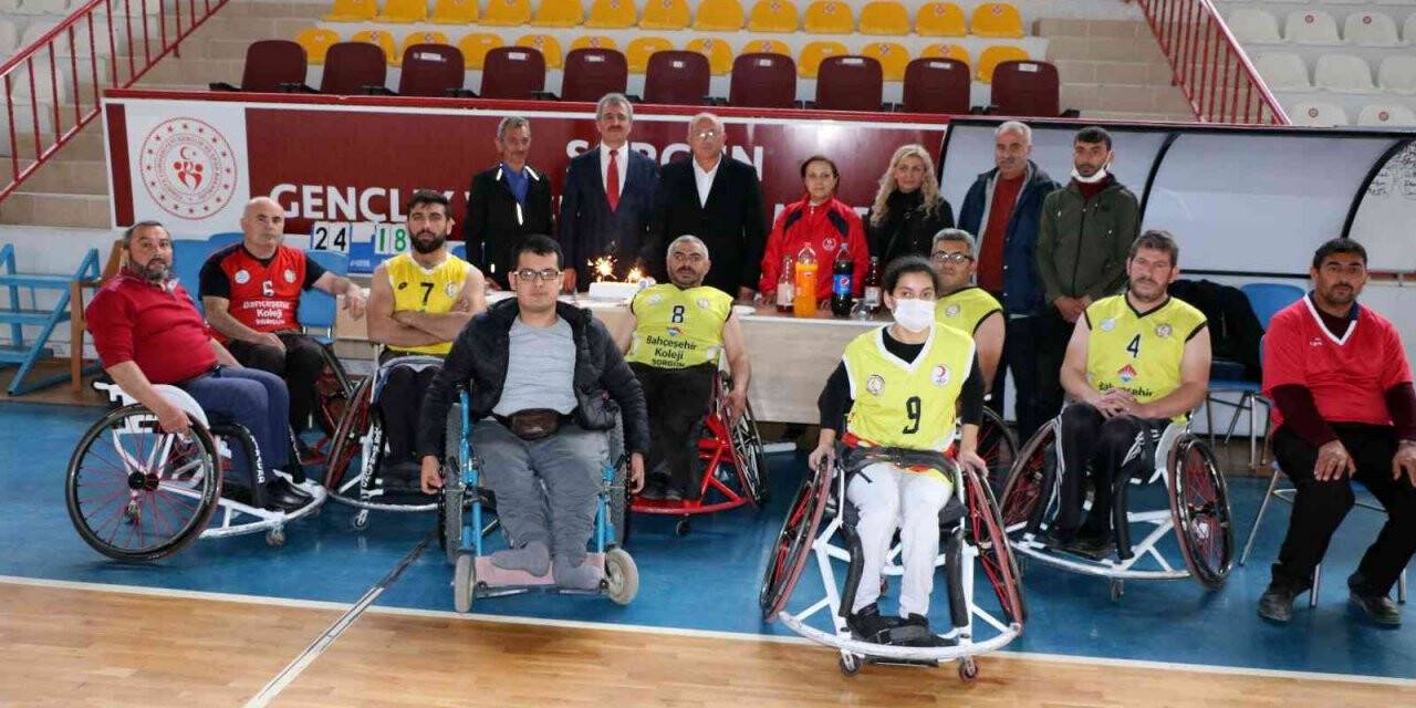 Sorgun Engelliler Umut Spor Kulübü, öğretmenleri unutmadı