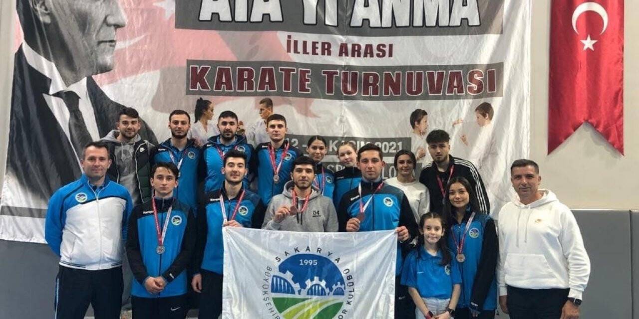 Karate turnuvasına Sakaryalı sporcular damga vurdu