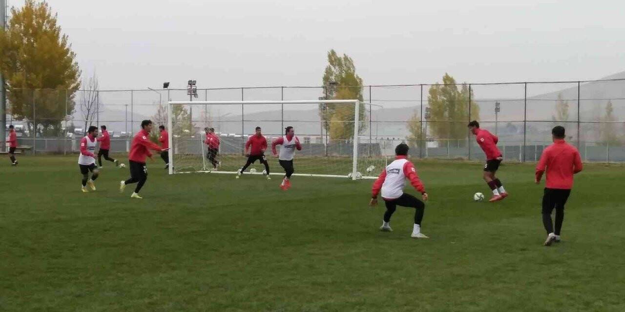 Elazığspor tam kadro çalıştı