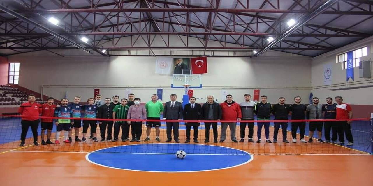 Denizli’de öğretmenler gününe özel turnuva yapıldı